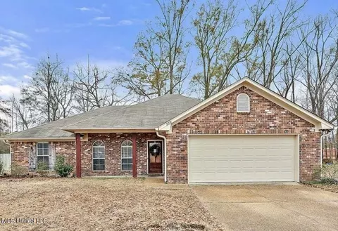 559 Oak Park Cir, Pearl, MS 39208