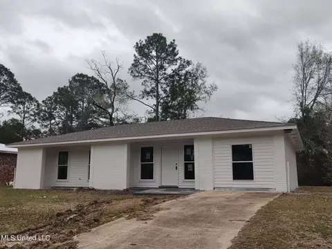 2013 Prince George Dr, Gautier, MS 39553