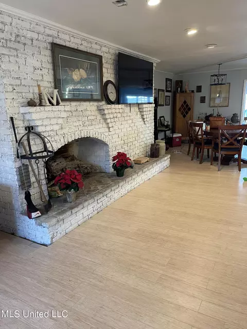 3801 Torres St, Moss Point, MS 39563 photo 4