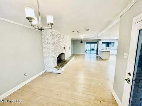 3801 Torres St, Moss Point, MS 39563 photo 2