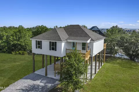 11133 Bay Cove Dr, Bay Saint Louis, MS 39520