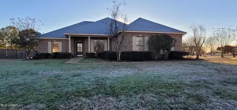 527 Westfield Dr, Pearl, MS 39208