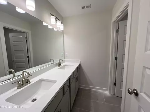 6787 W Sunrise Loop W, Olive Branch, MS 38654 photo 16