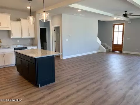 Kitchen - 1300 Grove Park Office Dr, Hernando, MS 38632 photo 2 of 5