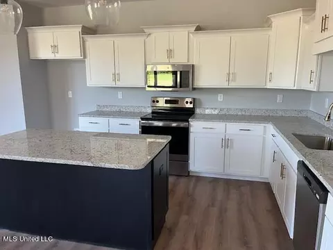 Kitchen - 1300 Grove Park Office Dr, Hernando, MS 38632 photo 5 of 5