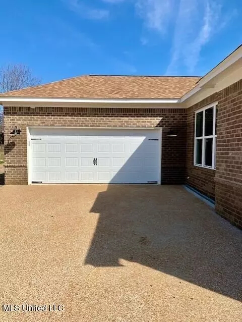 Exterior - 1300 Grove Park Office Dr, Hernando, MS 38632 photo 2 of 5