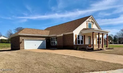 Exterior - 1300 Grove Park Office Dr, Hernando, MS 38632 photo 3 of 5
