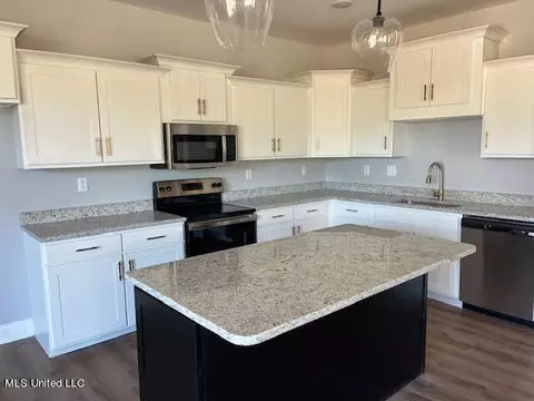 Kitchen - 1300 Grove Park Office Dr, Hernando, MS 38632 photo 4 of 5