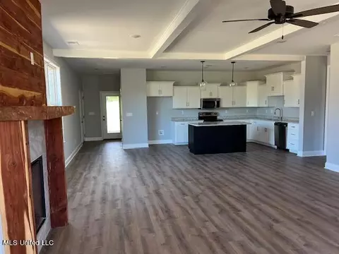 Kitchen - 1300 Grove Park Office Dr, Hernando, MS 38632 photo 3 of 5
