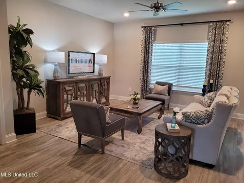 12237 Savannah Cir, Ocean Springs, MS 39564