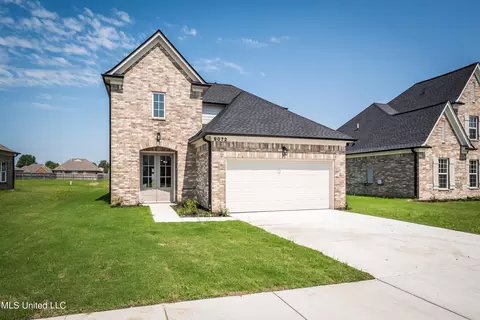 9072 S Lakeside Cir, Walls, MS 38680