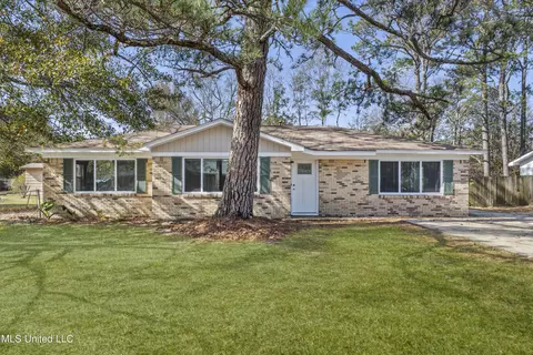 428 Hanley Rd, Ocean Springs, MS 39564