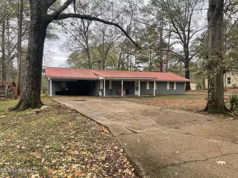 3926 Forest Lake Dr, Jackson, MS 39212
