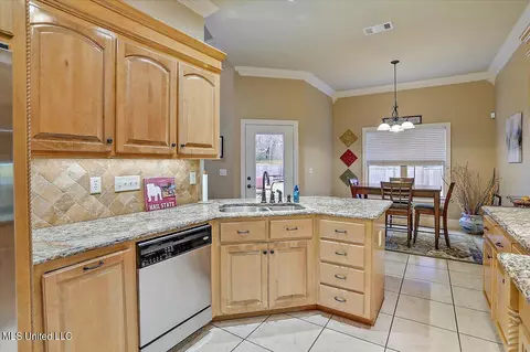 415 Julee Cir, Brandon, MS 39042 photo 10