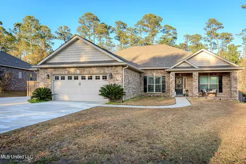 1004 Cardinal Cv, Ocean Springs, MS 39564