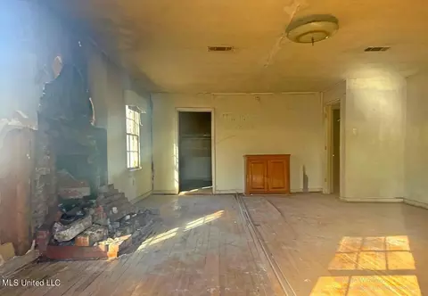 737 Robinhood Rd, Jackson, MS 39206 photo 4