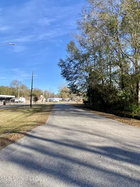 Bennett Street, Picayune, MS 39466 photo 2
