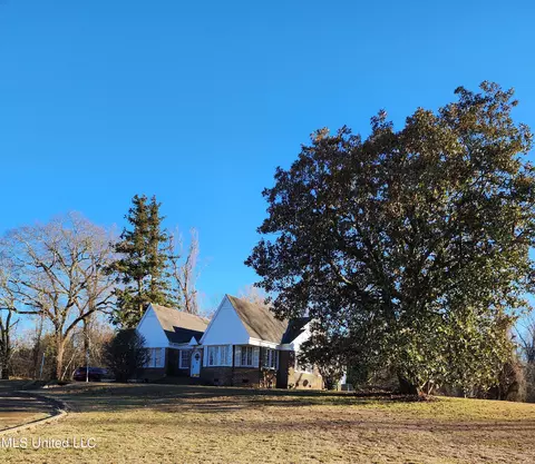 1040 Pine Land Dr, Yazoo City, MS 39194