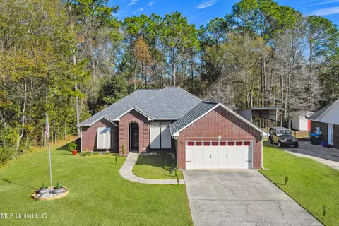 2114 Parkview Dr, Gautier, MS 39553