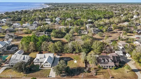 109 Seabrook Dr, Waveland, MS 39576