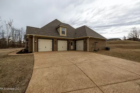 4556 E Bakers Trl, Nesbit, MS 38651 photo 2