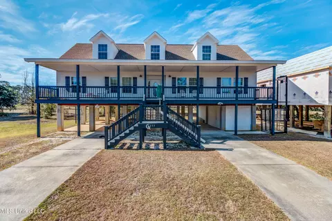 233 Fernwood Dr, Pass Christian, MS 39571