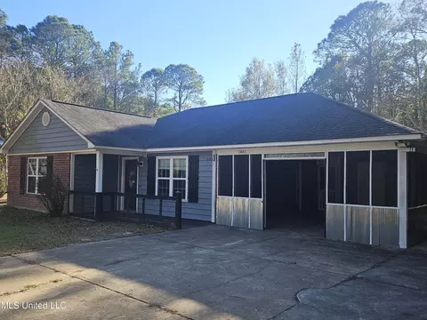1021 Gum St, Ocean Springs, MS 39564