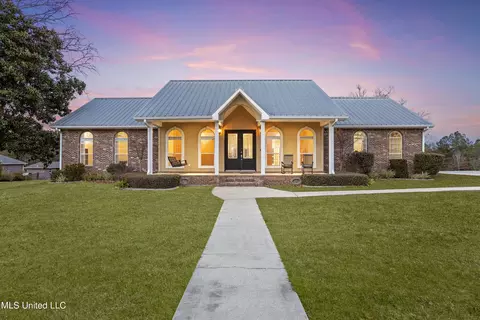 5074 Crescent Ridge Dr, Kiln, MS 39556