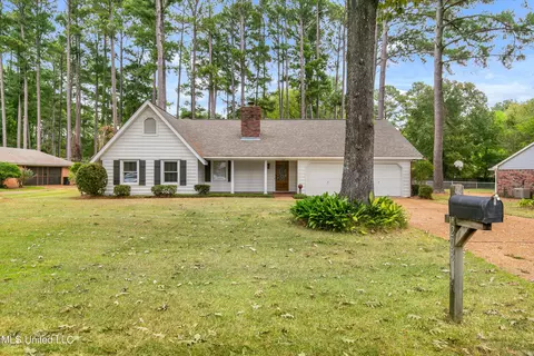 208 E Lake Dr, Brandon, MS 39047