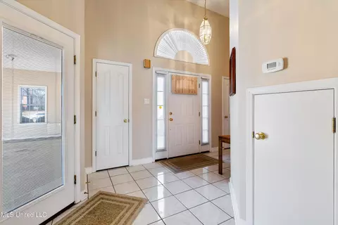 Entry Way - 7450 Davidson Rd, Olive Branch, MS 38654 photo 1 of 2