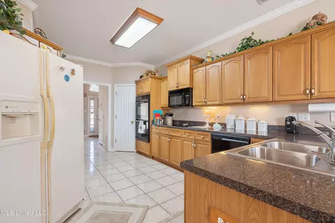 Kitchen - 7450 Davidson Rd, Olive Branch, MS 38654 photo 1 of 6