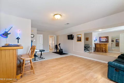 Living - 7450 Davidson Rd, Olive Branch, MS 38654 photo 6 of 6