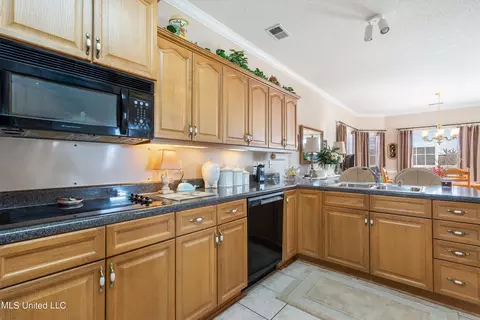 Kitchen - 7450 Davidson Rd, Olive Branch, MS 38654 photo 3 of 6