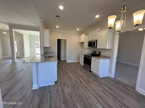 Kitchen - 1854 Benton Dr, Hernando, MS 38632 photo 6 of 7
