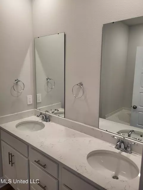 Bath - 87126 Highpoint Dr, Diamondhead, MS 39525 photo 1 of 2