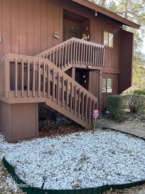 111 Golf Club Dr #D, Diamondhead, MS 39525