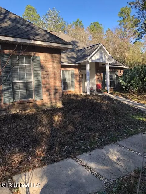 145 Pine Ridge Dr, Picayune, MS 39466