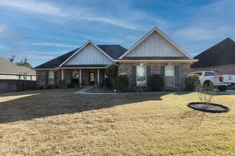 24921 Knollwood Dr, Pass Christian, MS 39571