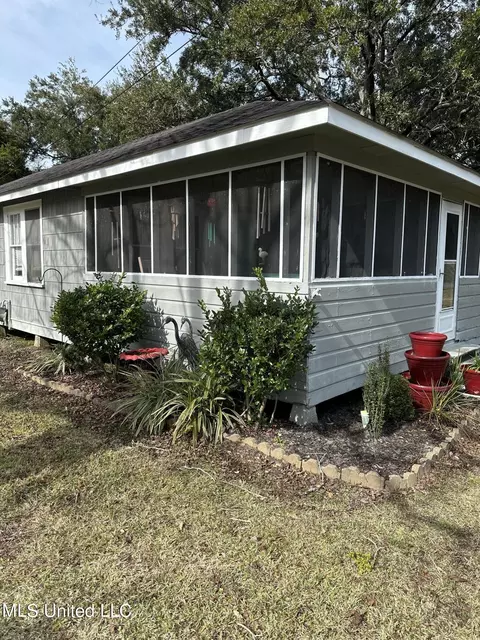 7101 Barnes Rd, Moss Point, MS 39563 photo 2