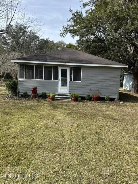 7101 Barnes Rd, Moss Point, MS 39563
