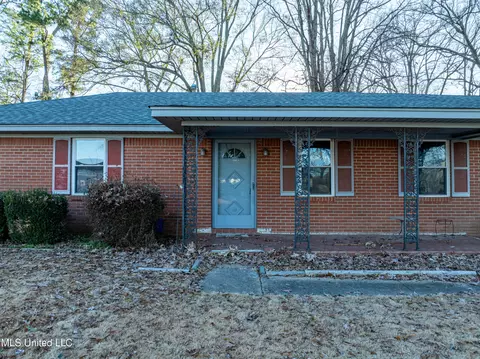 9473 Stuart St, Olive Branch, MS 38654 photo 2