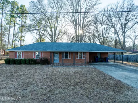 9473 Stuart St, Olive Branch, MS 38654