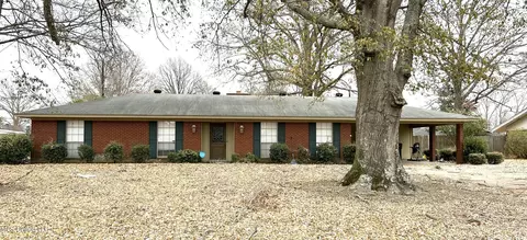 723 Alta Vista Dr, Greenwood, MS 38930