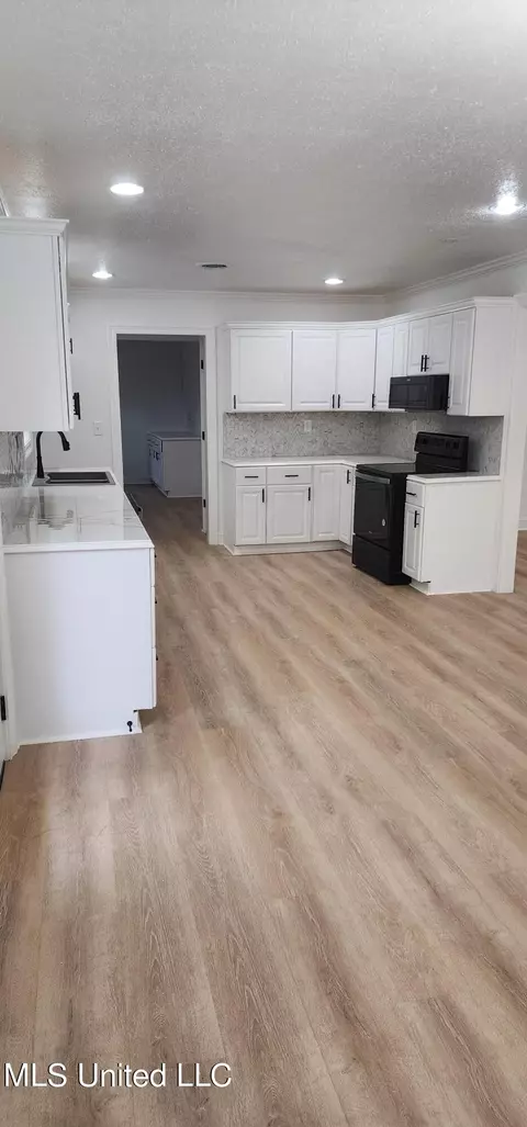 Kitchen - 5314 Ridgewood Rd, Jackson, MS 39211 photo 2 of 2