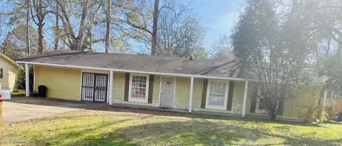 1051 Woodville Dr, Jackson, MS 39212