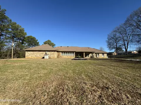 Exterior - 820 E Washington St, Brookhaven, MS 39601 photo 4 of 8