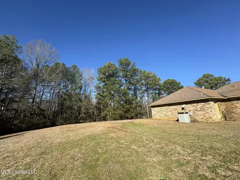 Exterior - 820 E Washington St, Brookhaven, MS 39601 photo 3 of 8