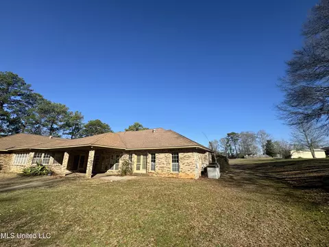 Exterior - 820 E Washington St, Brookhaven, MS 39601 photo 5 of 8