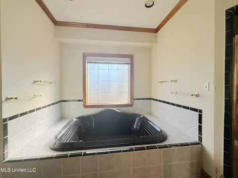 Bath - 820 E Washington St, Brookhaven, MS 39601 photo 2 of 2
