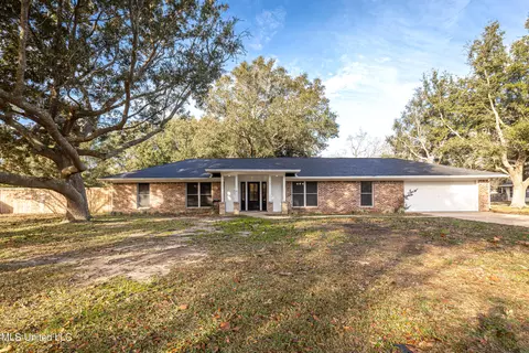 117 Saint Andrews Dr, Ocean Springs, MS 39564